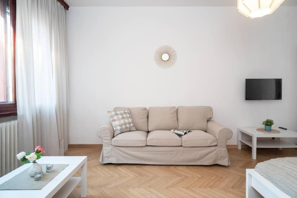 Convenient Apartment In The Heart Of Downtown Budapest Exterior foto